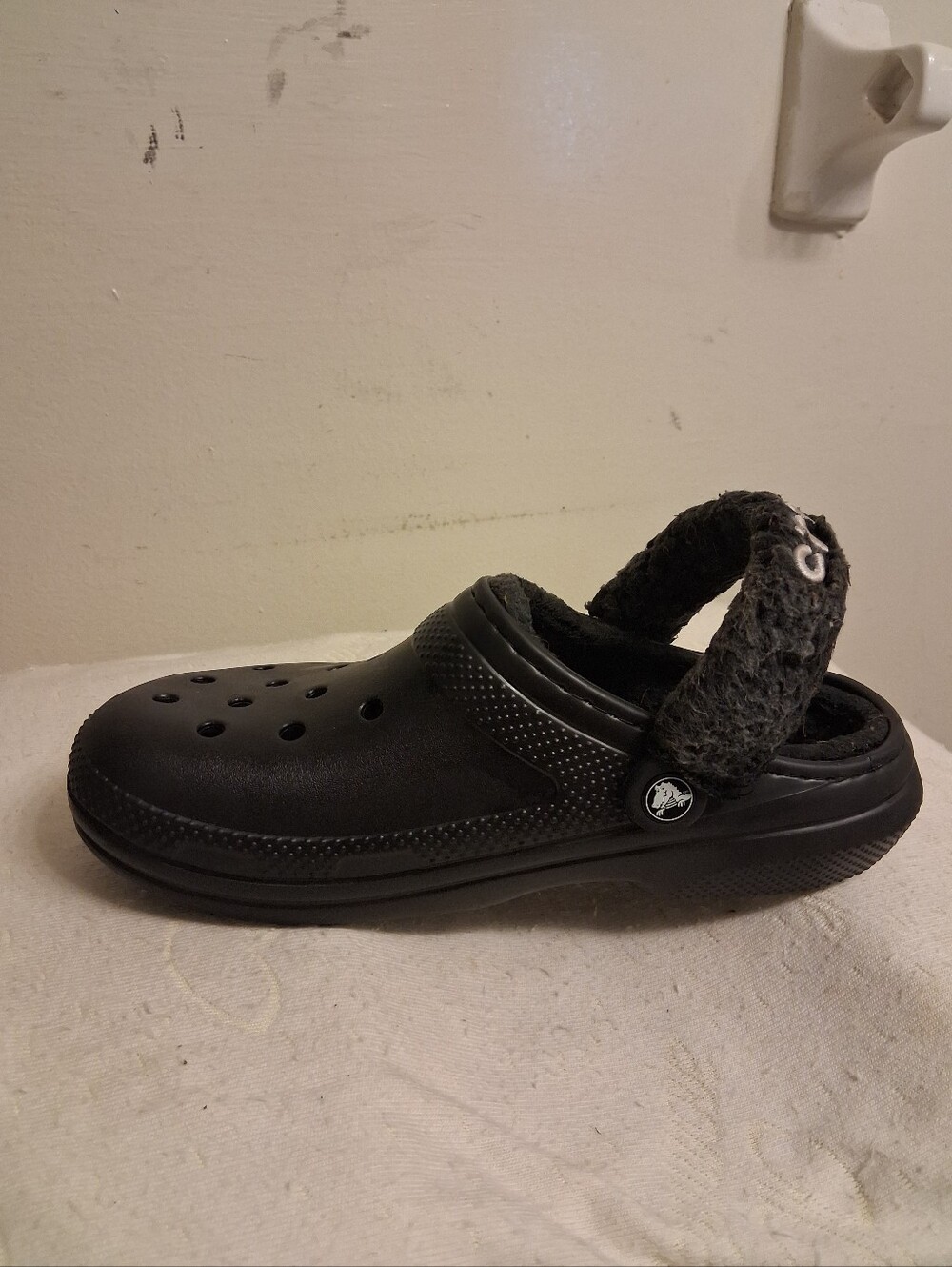 Crocs Womens Classic Lined Clog - Black Size Mens 7, Womens 9 - Picture 6 of 16